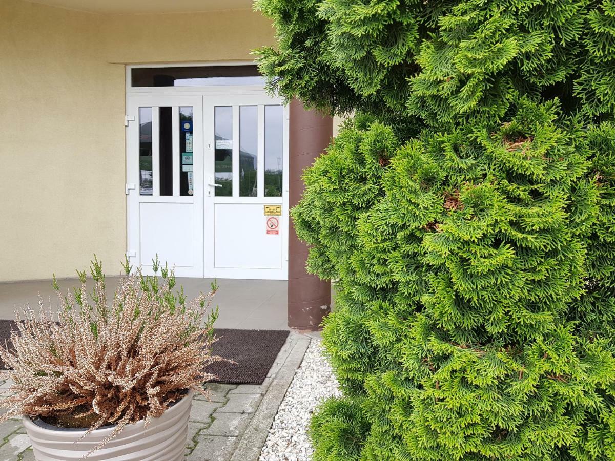 Hotelik Pod Baranami Siechnice Exterior photo